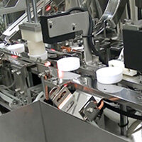 キャップパッキン自動打栓機