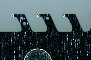 試料固定部認識用ピンホール